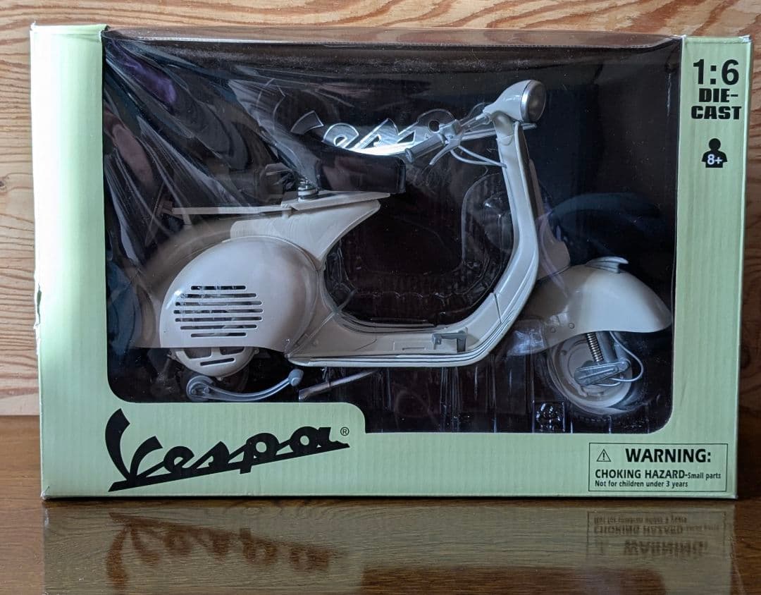 Vespa 1:6 ダイキャストモデル ホワイト