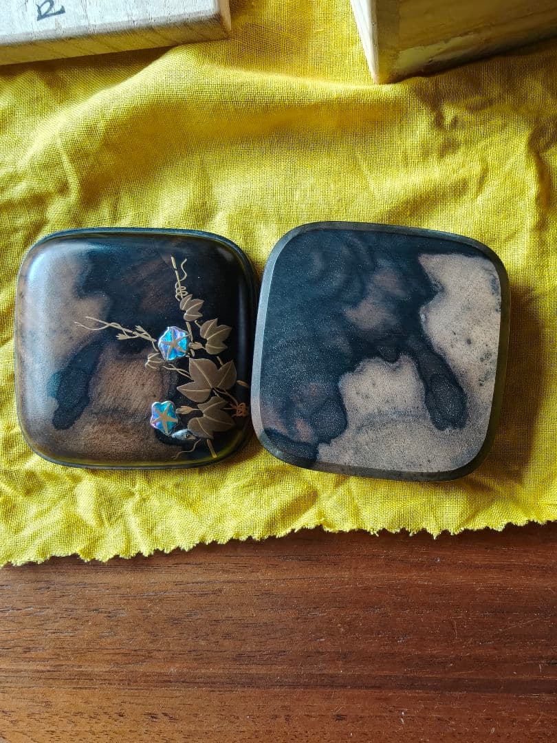 茶道具 黒柿 朝顔 四方香合 道場宗廣 作 共箱 内金地　螺鈿蒔絵装飾