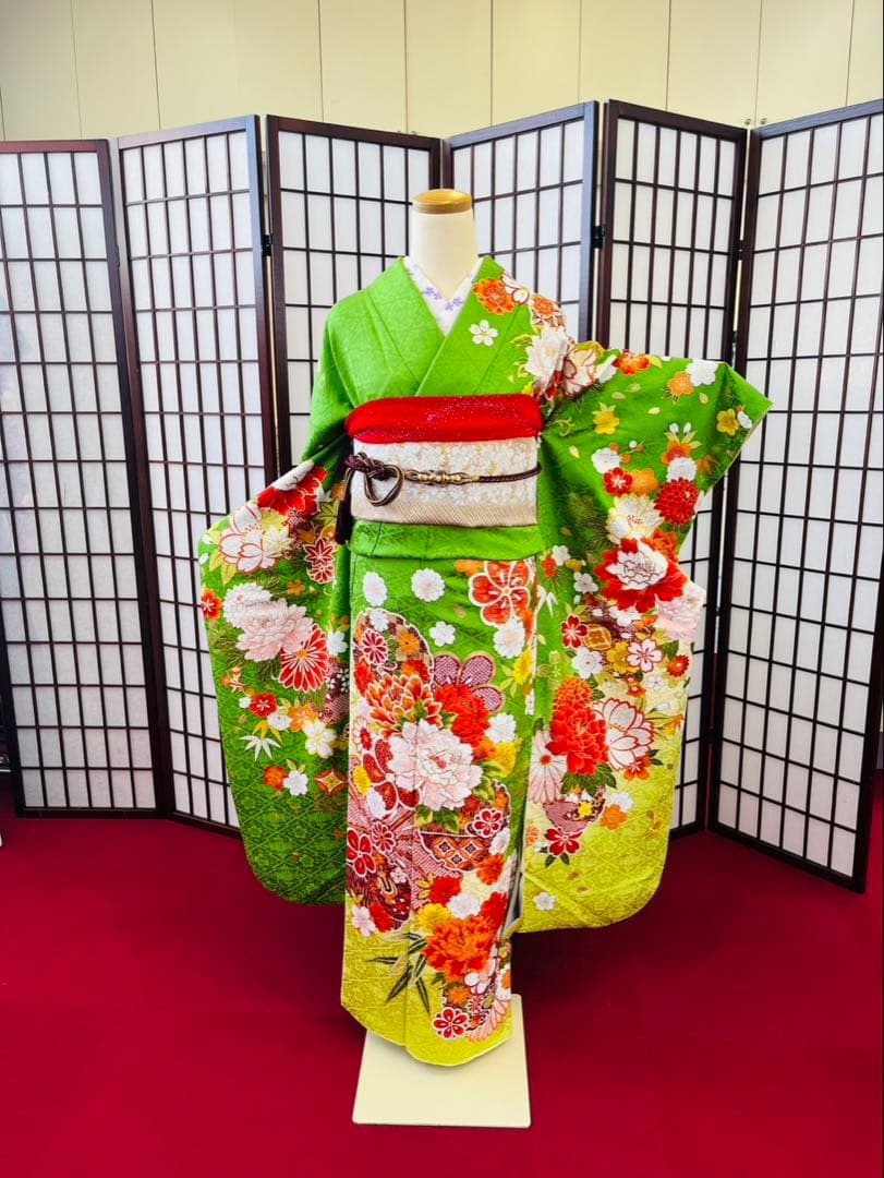 花柄振袖 緑色 赤色　帯　帯揚　帯締の4点セット