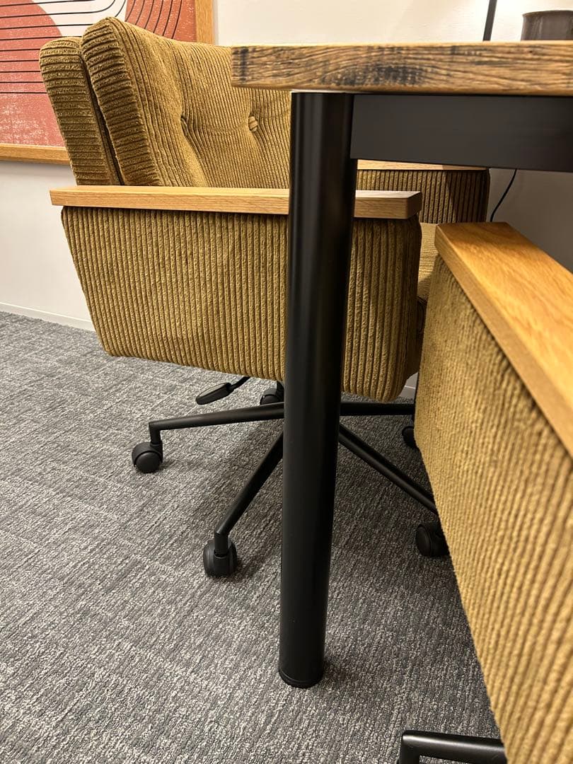 [美品/匿名配送]古材を使ったオシャレなオークヘリンボーンの大型の木製テーブル