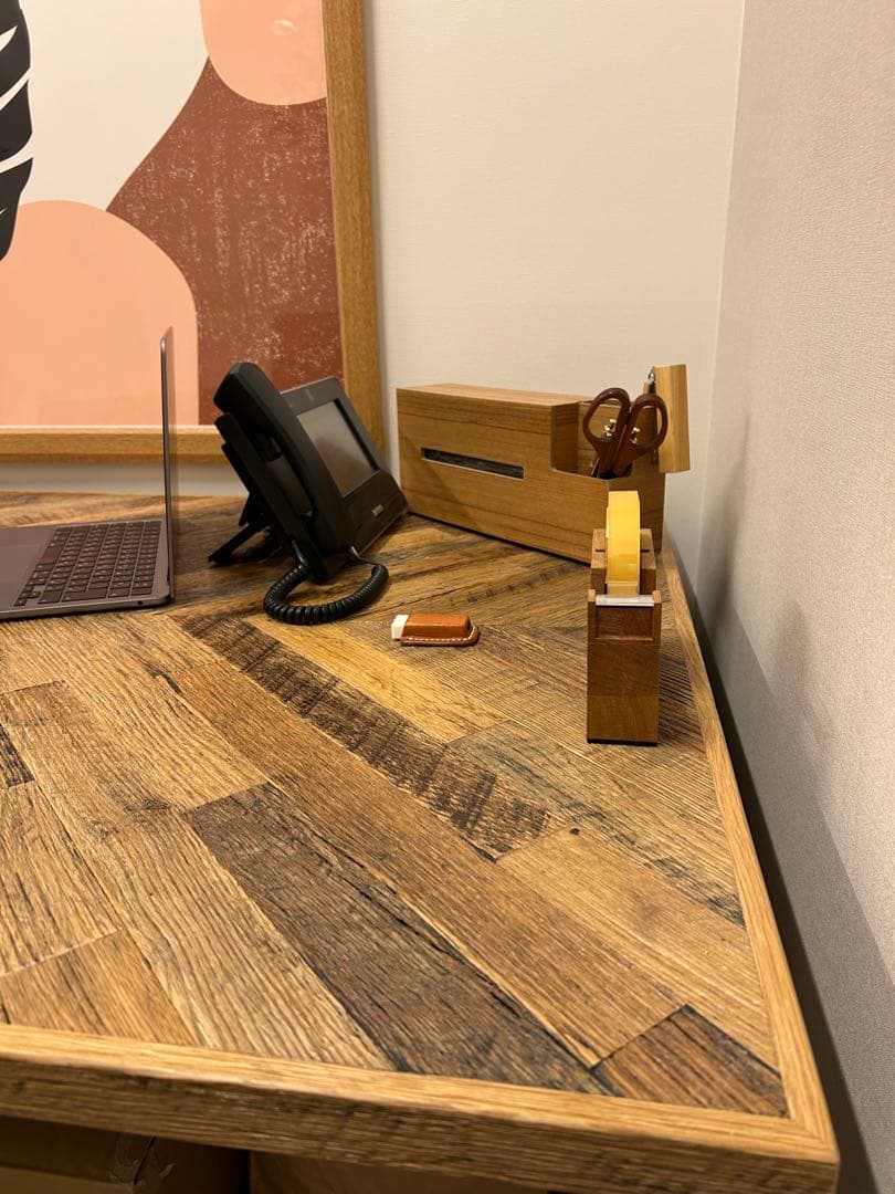 [美品/匿名配送]古材を使ったオシャレなオークヘリンボーンの大型の木製テーブル