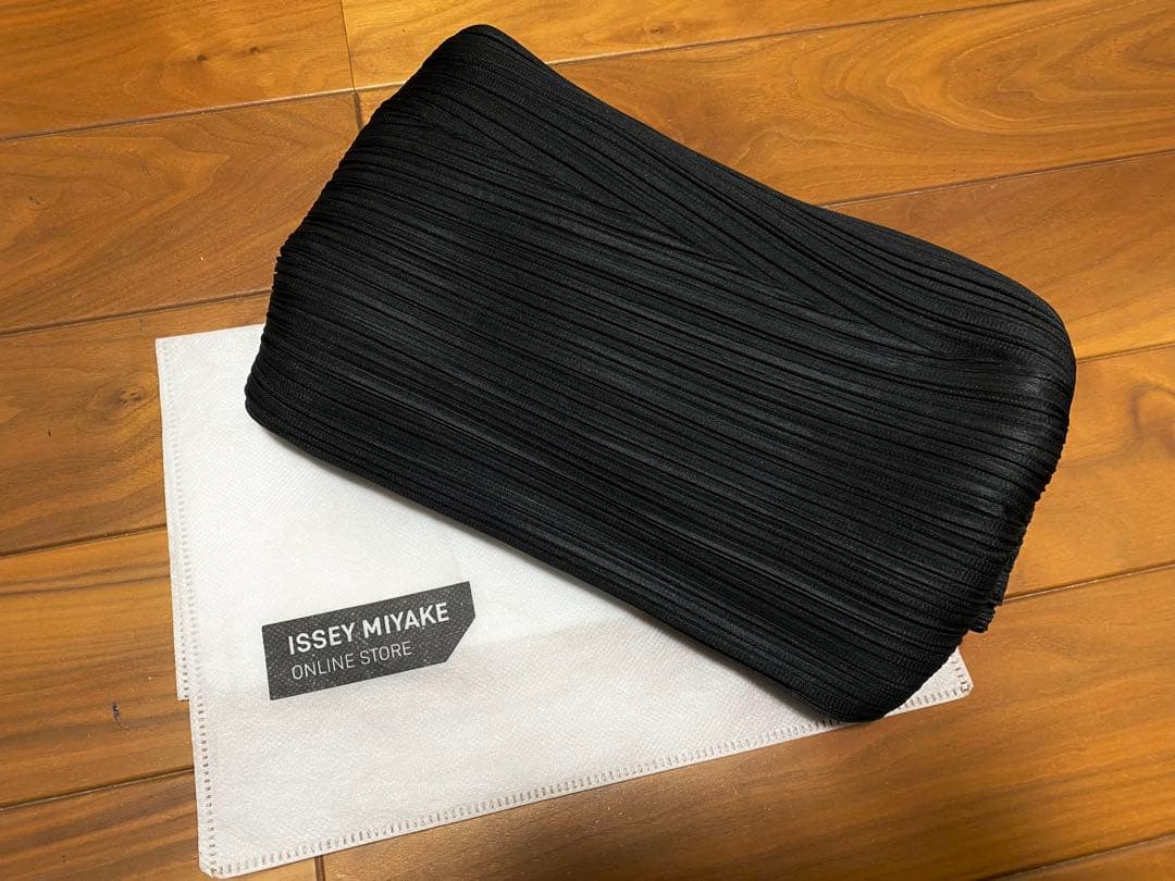 PLEATS PLEASE ブラック プリーツパンツ