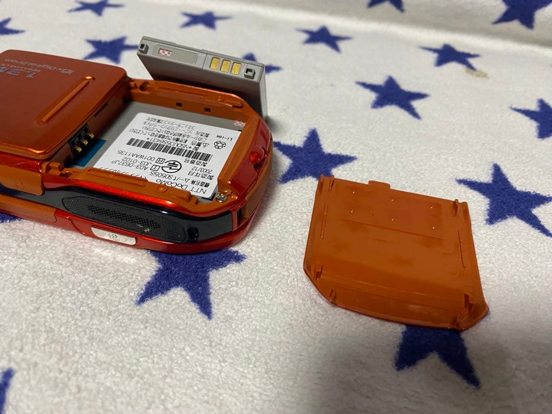 SO505iS オレンジ 回転式 携帯電話