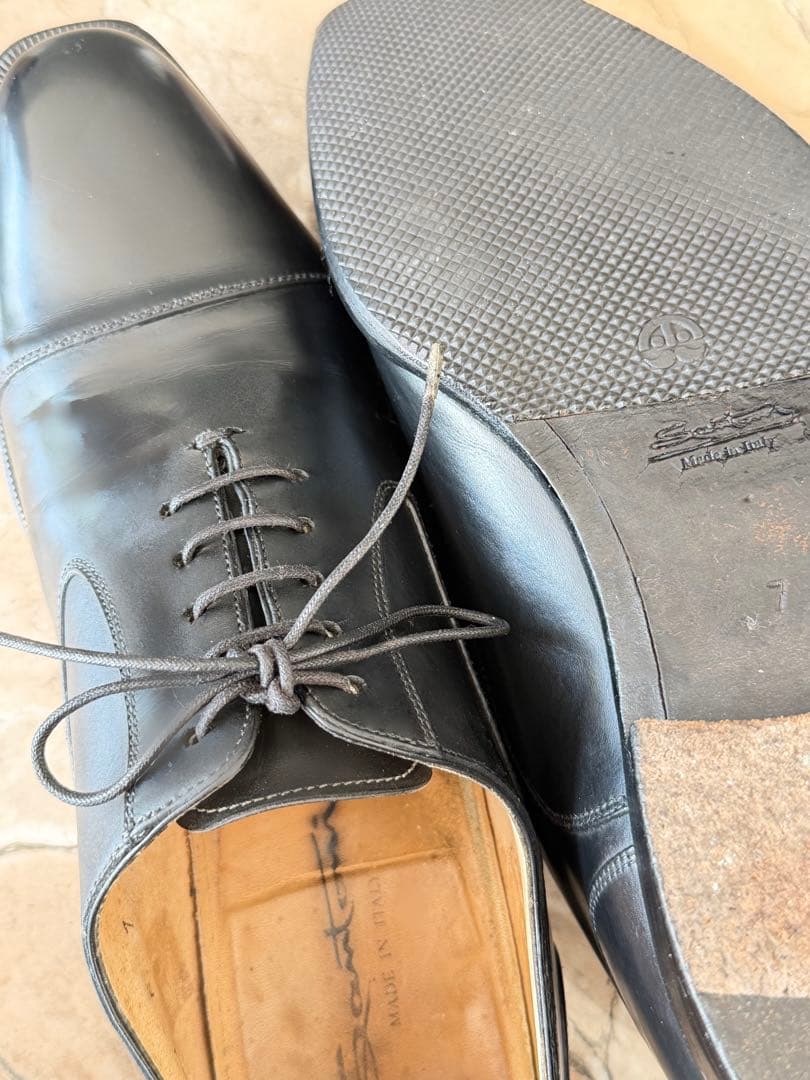 サントーニ　キャップトゥドレスシューズ