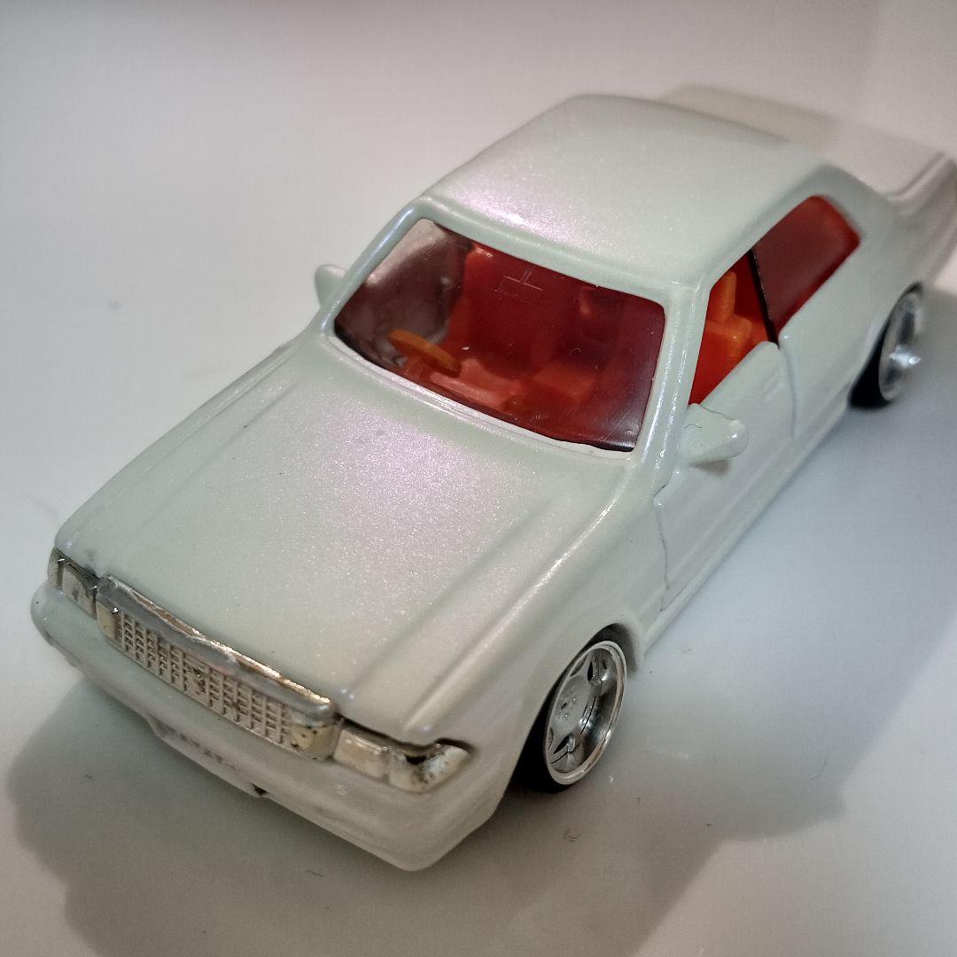トミカ 廃盤 13クラウン 改 パールホワイト全塗装