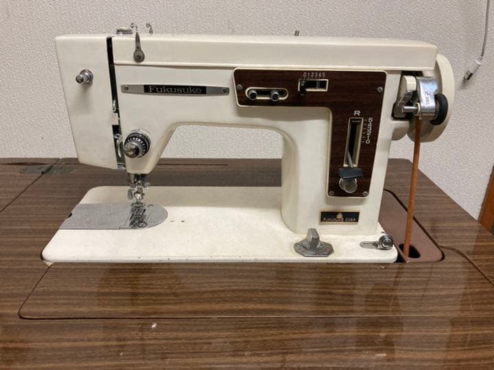 足踏み式　ミシン