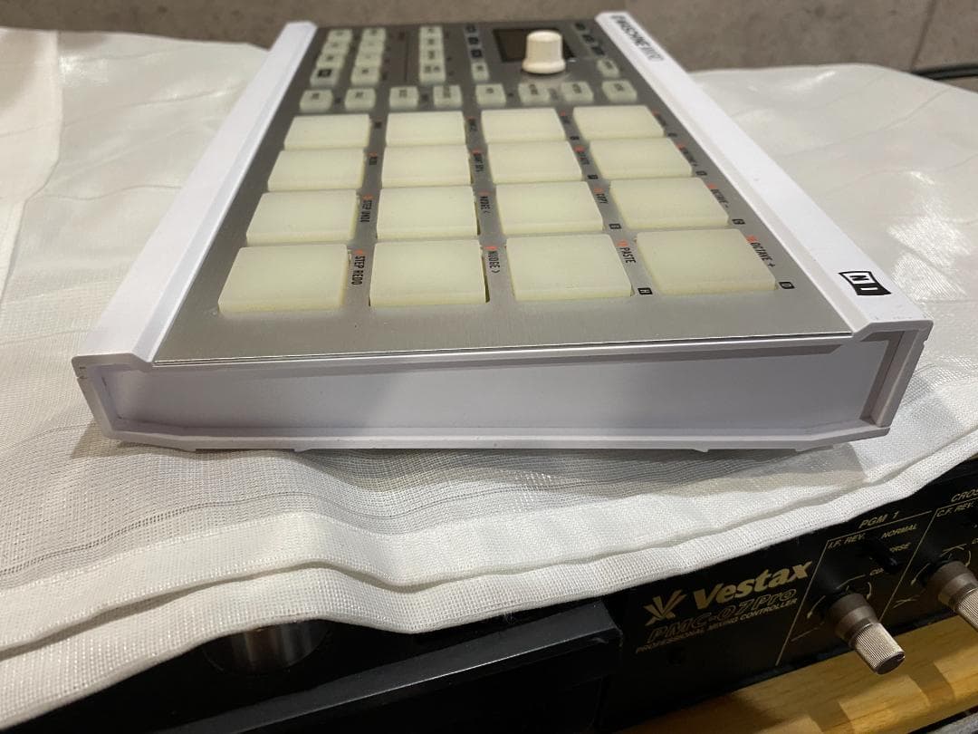 DJ機材 Native Instruments MASCHINE MIKRO MK2 ID