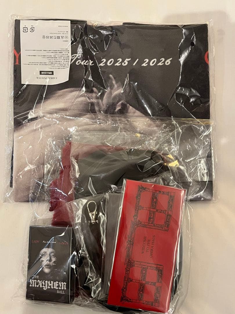 ミュージシャン Lady Gaga The Mayhem Ball VIP Gold Merch