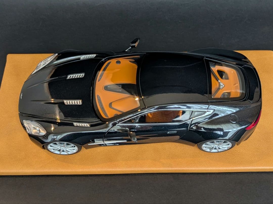 オートアート 1/18 ASTON MARTIN ONE-77 ブラックパール