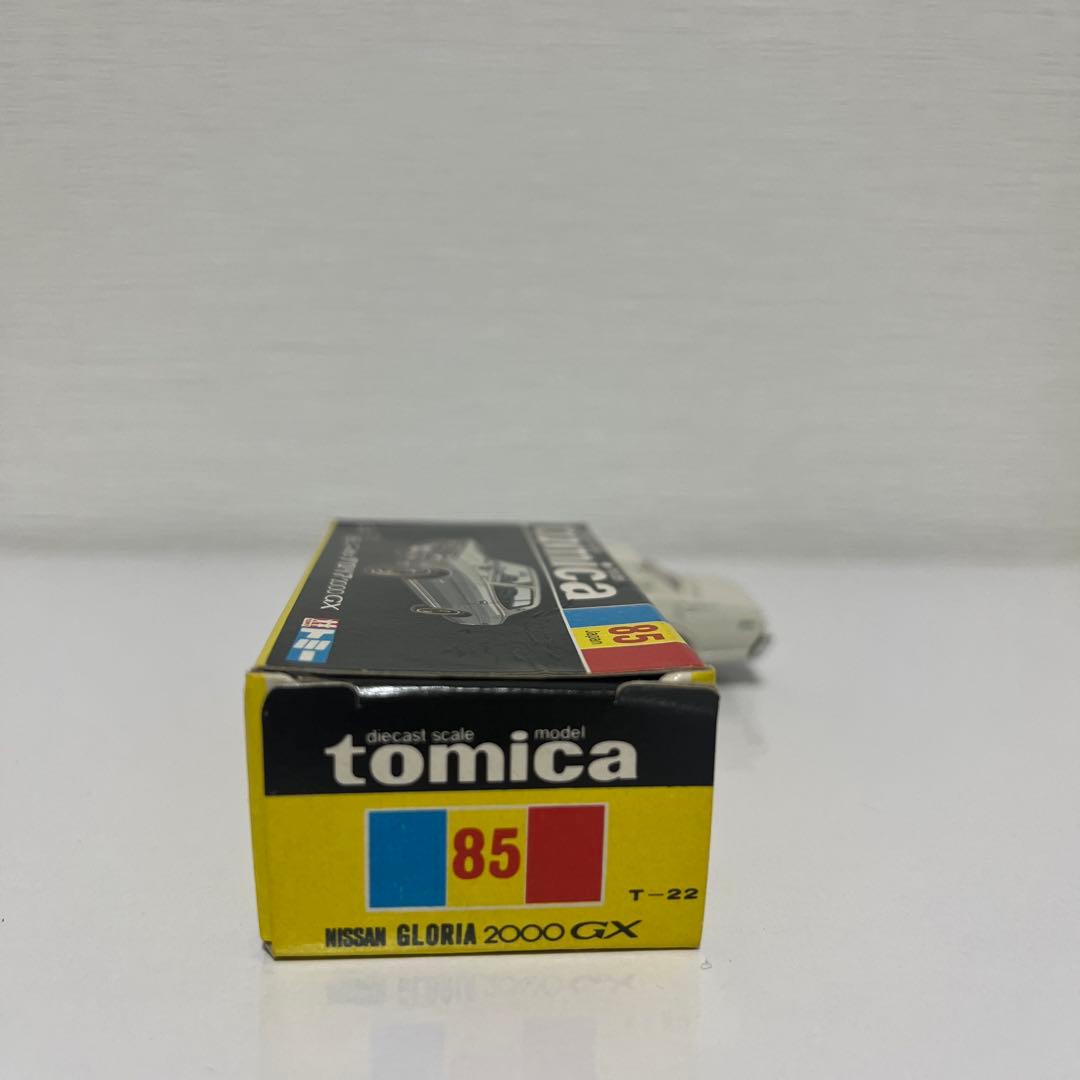 黒箱トミカ 85 Nissan Gloria 2000 1/65