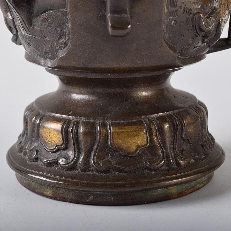 仏教美術　金工師　中尾宗貞制造　古銅　盛上彫　人物刻　花立　仏具　V　R8422