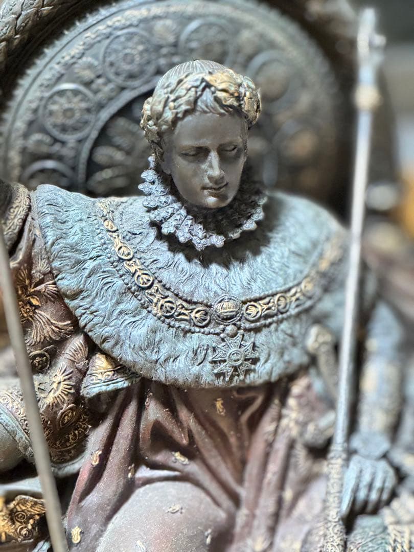 【フランス購入】エリザベス一世 女王像 高さ約30cm／背面装飾あり