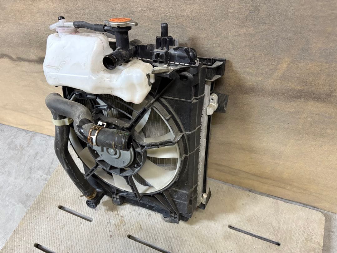 LA600S/LA610S タント 純正 ラジエーター コンデンサー セット