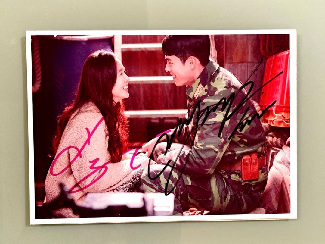 ヒョンビンとソン・イェジン直筆サイン入り2Lサイズ写真
