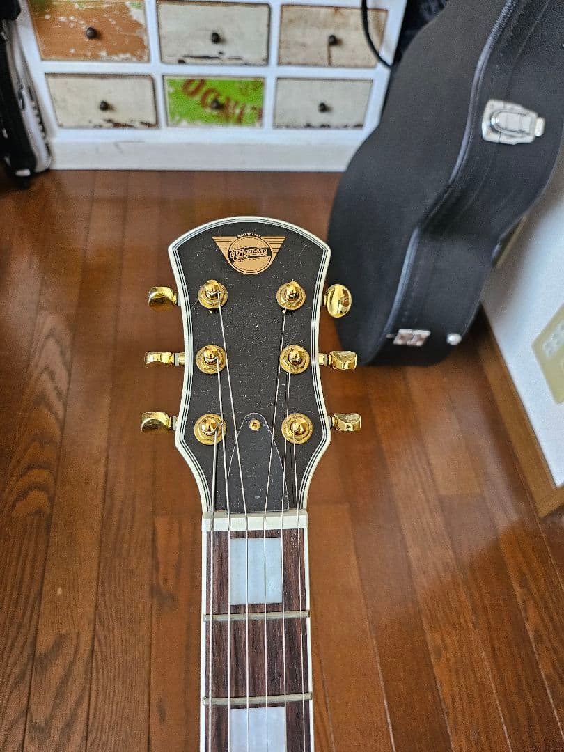 ピグノーズミニエレキギター ホワイト