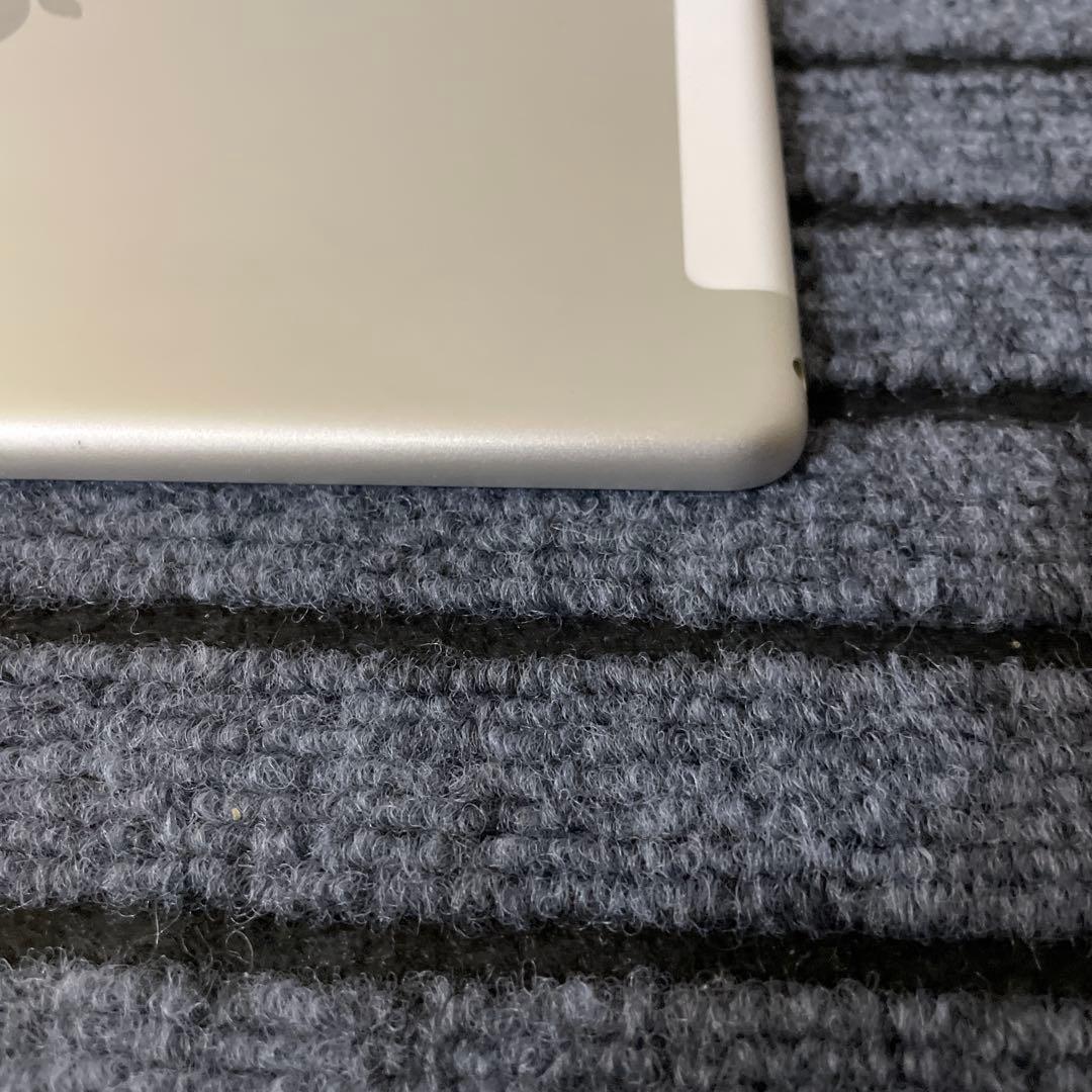137 iPad 8世代 32GB SIMフリー シルバー