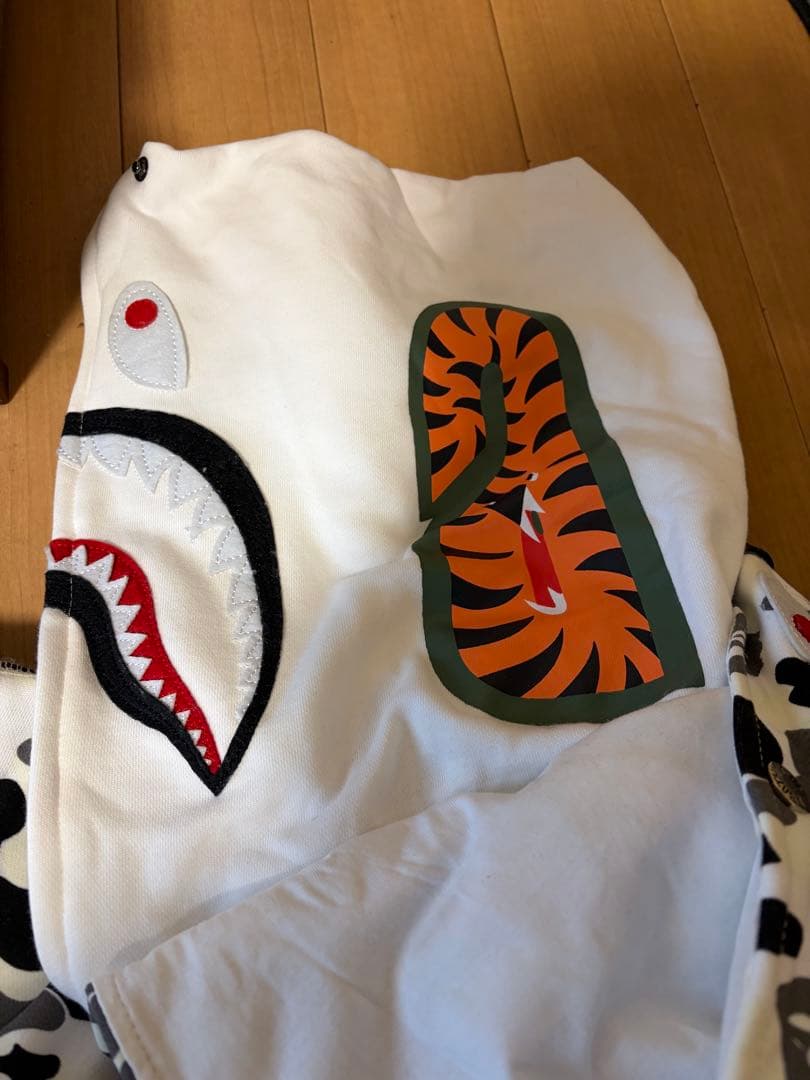 komomoA Bathing Ape シャークパーカー　蓄光白黒Lサイズ