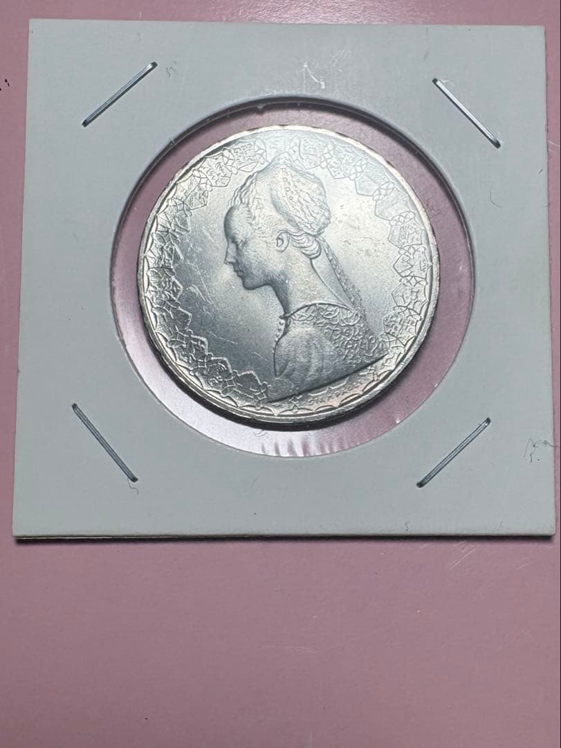 イタリア500リラ銀貨　未使用品　ラスター効果あり　本物保証　値下げ交渉可