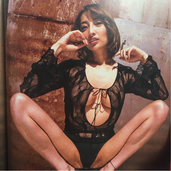 加藤紗里のサイン入り写真集