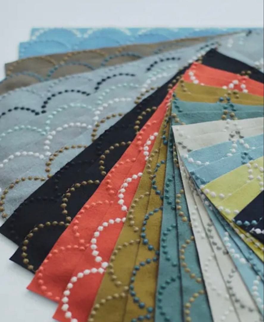 ミナペルホネン生地使用スツール　イス　オットマン チェア　インテリア　家具