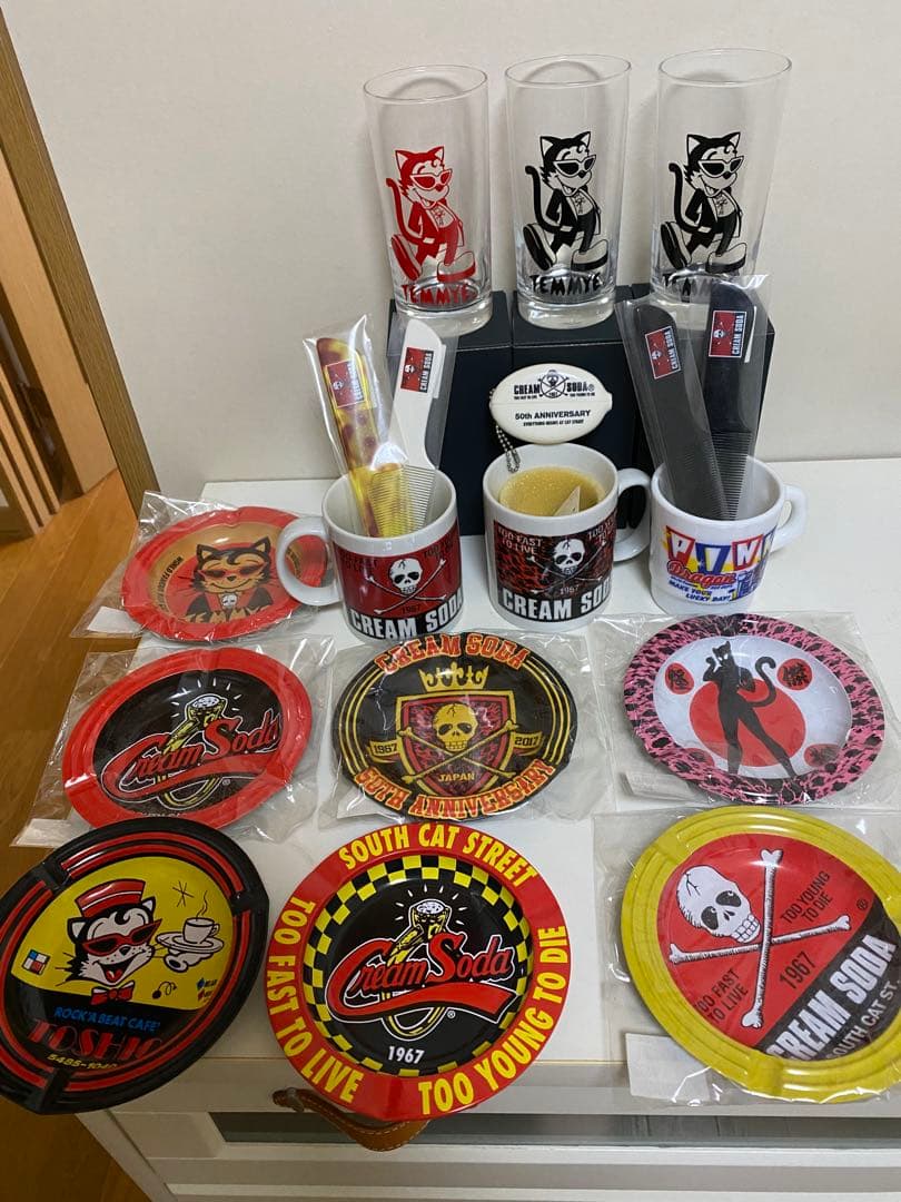 クリームソーダ 灰皿7つ、マグカップ3つ、コーム4つ、グラス3つ、入れ1つ
