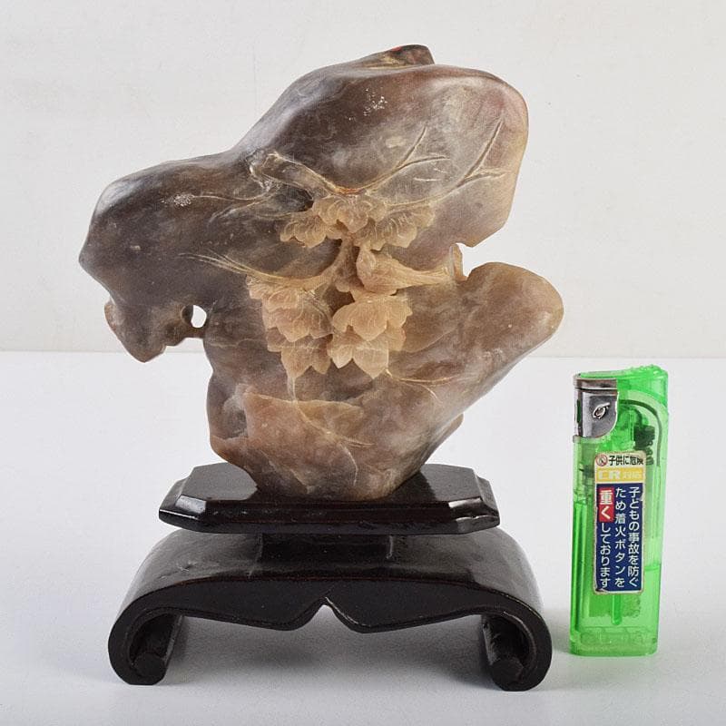 中国　玉石鶏血石彫刻　楼閣山水雕　置物　唐木台付　V　R9267