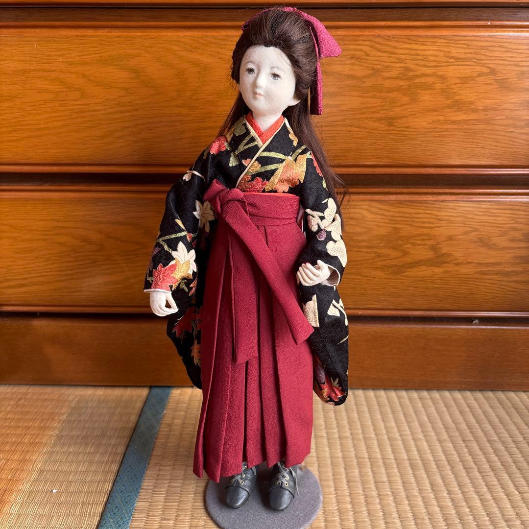 花柄着物の人形 スタンド付き