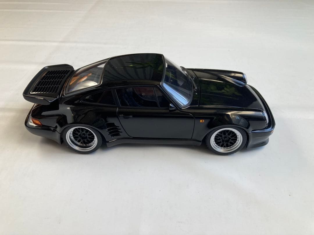 AUTOart 1/18 ポルシェ 911 （930）ターボ 湾岸ミッドナイト