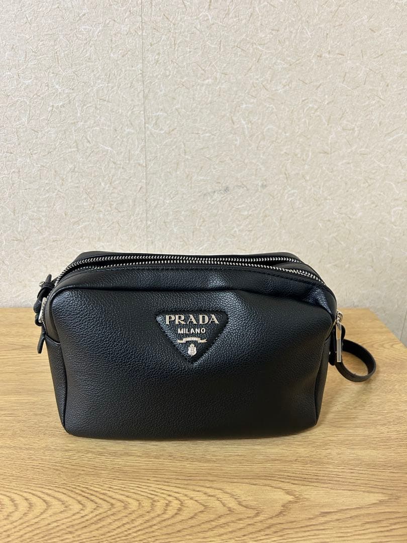 プラダ　ショルダーバッグ