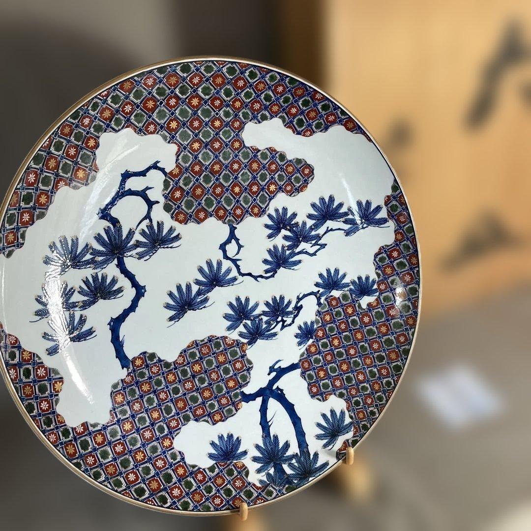 【源右衛門】古伊万里の伝統　日本の名窯　舘林源右衛門作　染錦亀甲松絵　超特大皿