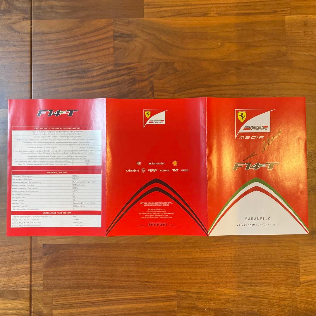 フェルナンド・アロンソ 直筆サイン入りフェラーリガイド ＆ 額装付きA4判写真