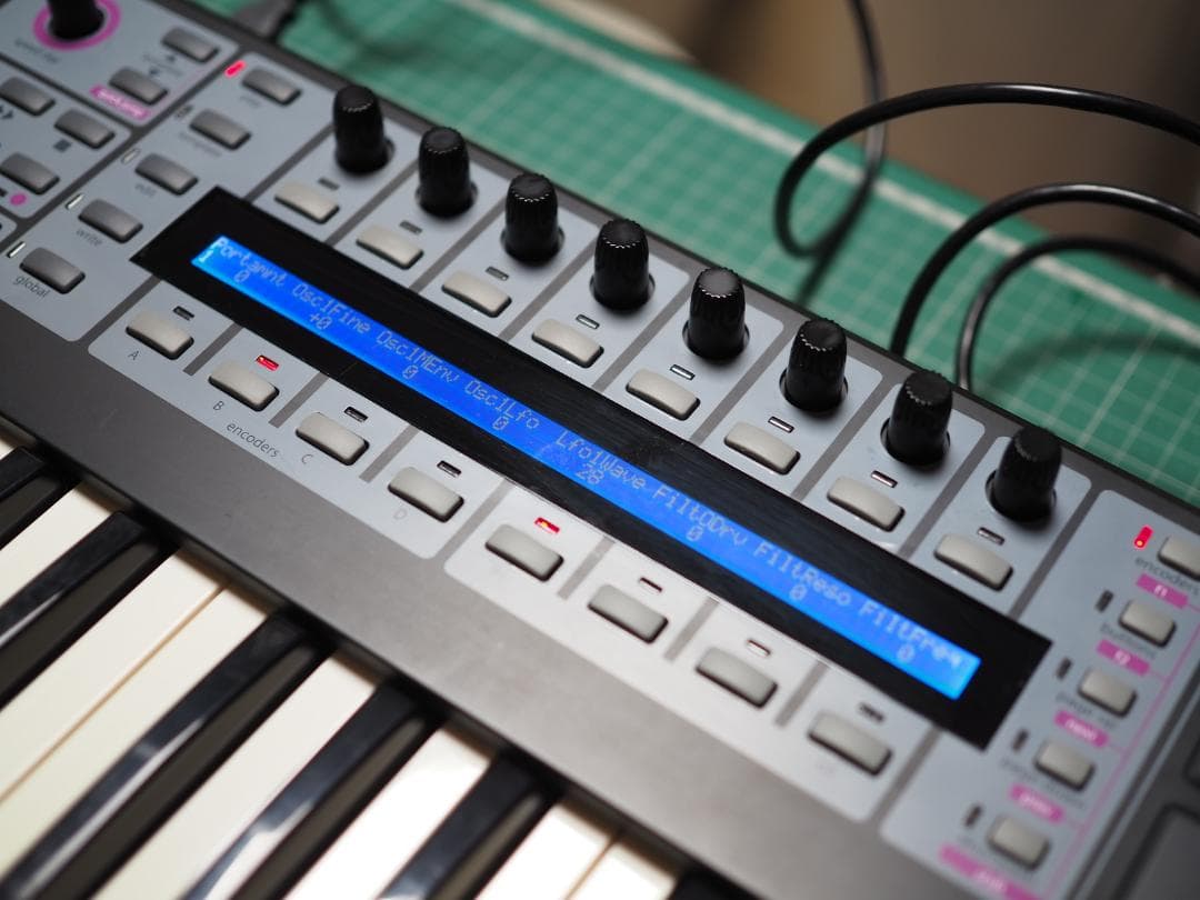 【中古・動作確認済】Novation ReMOTE 25 SL COMPACT