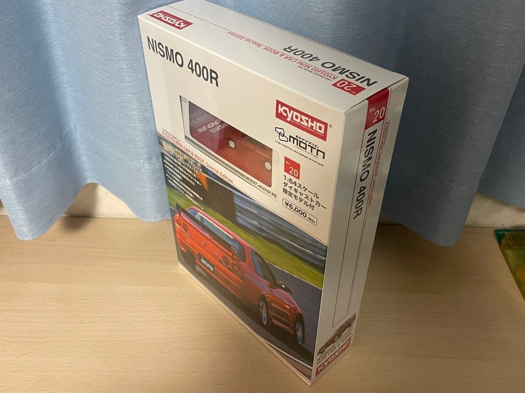 京商 1/64 ミニカー&ブック NISMO 400R レッド