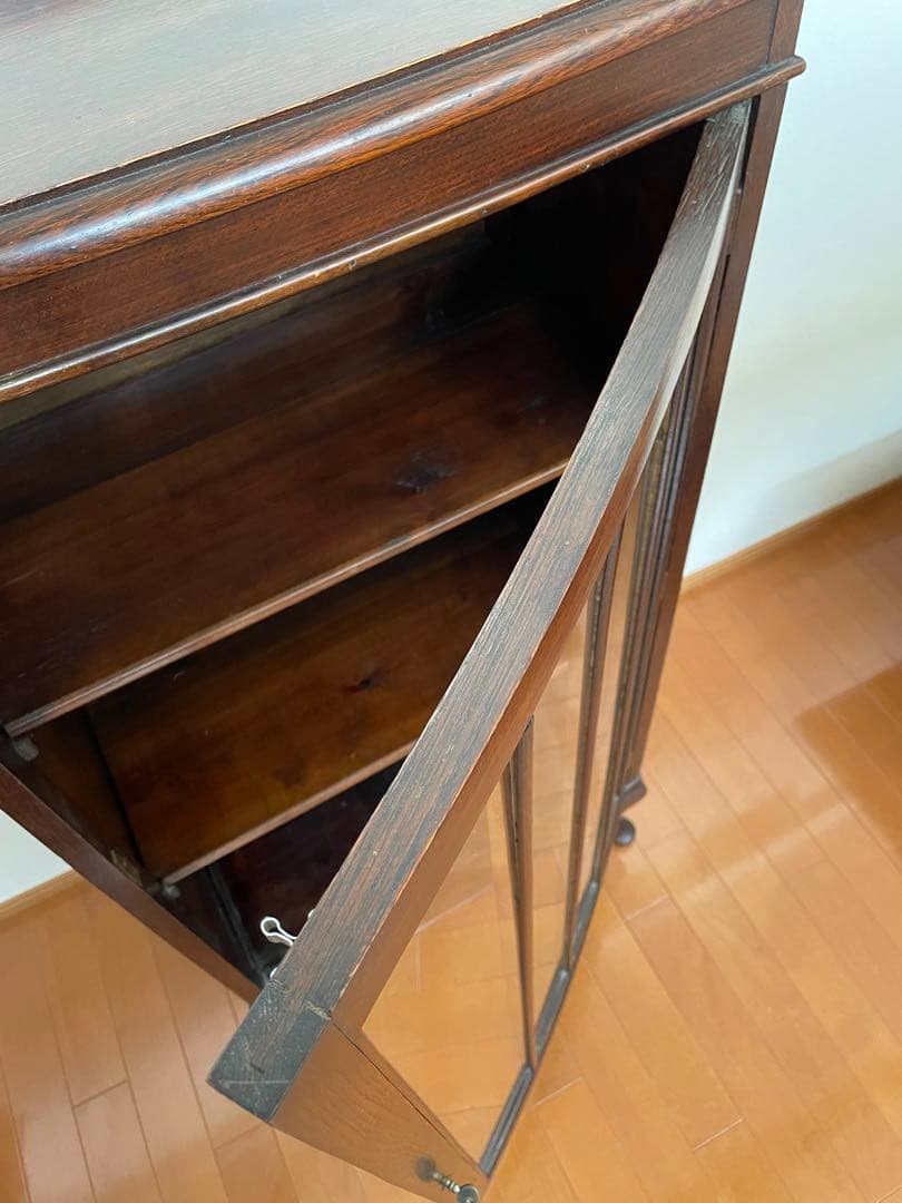 イギリスアンティーク家具　 ガラスキャビネット