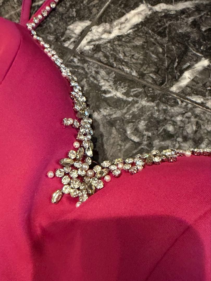 キャバクラ　ロングドレス　IRUMA 濃いピンク　ビビッドピンク　バースデー