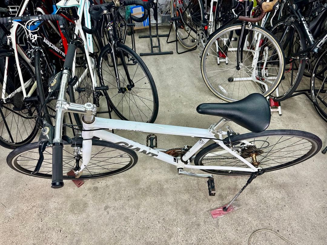 エスケープR3 基本分解発送送料無料！近県の方完成車直接配送等ご相談ください！