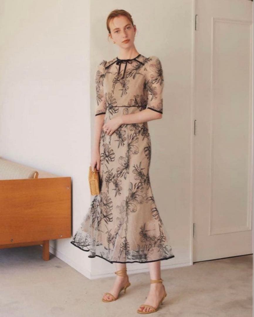 LEJA 花柄刺繍フロントバックリボンパフスリーブマーメイドフレアドレス　S