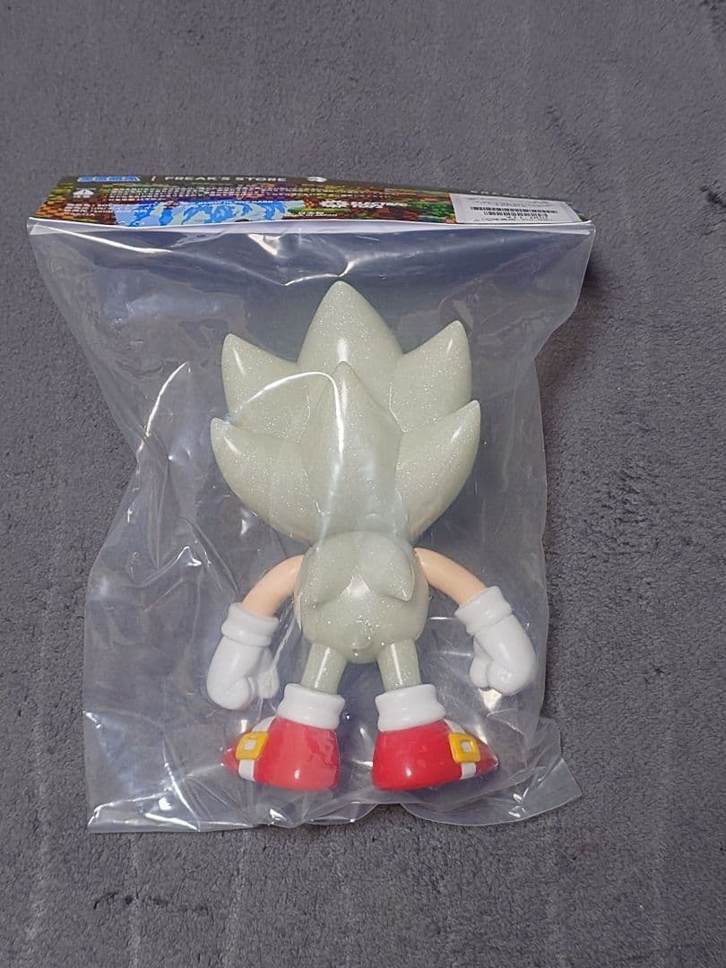 FREAK'S STORE 別注 SOFVIPS スーパーソニック　蓄光 ソフビ