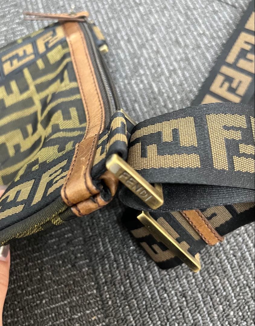 Fendi ショルダーバッグ ロゴプリント