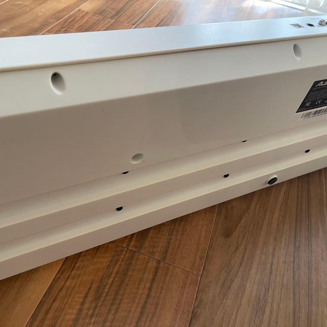 【ほぼ新品】Alesis Recital 88鍵盤　電子ピアノ【ホワイト】