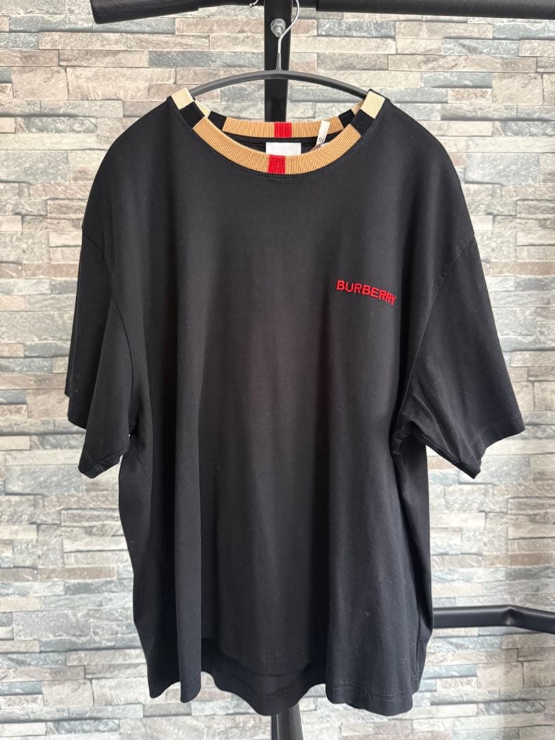 BURBERRY ブラック Tシャツ　2025