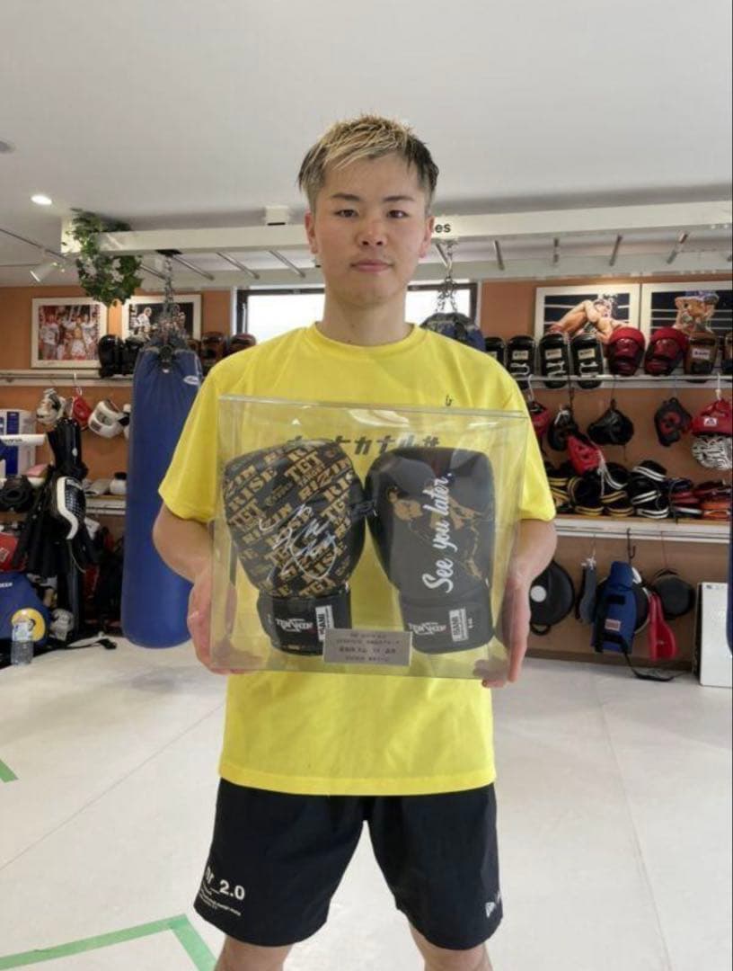 那須川天心キックボクシング引退記念直筆サイン入りグローブ