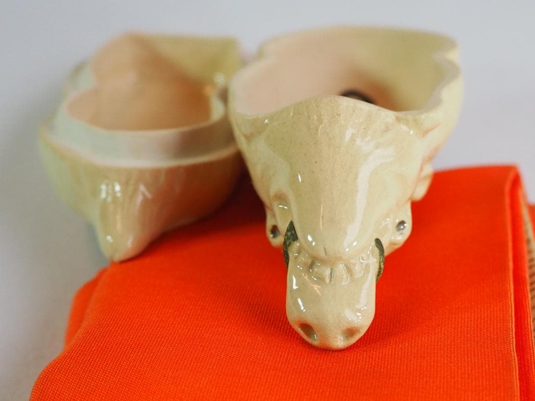 裏千家14世淡々斎宗室御書付『猪香合』2代久世久宝造 （共箱）