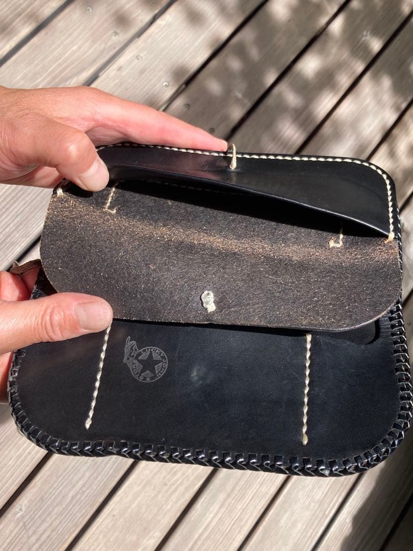 ラッキージョン　コンチョ　レザー　ラグウォレット　長財布 レザーストラップ付