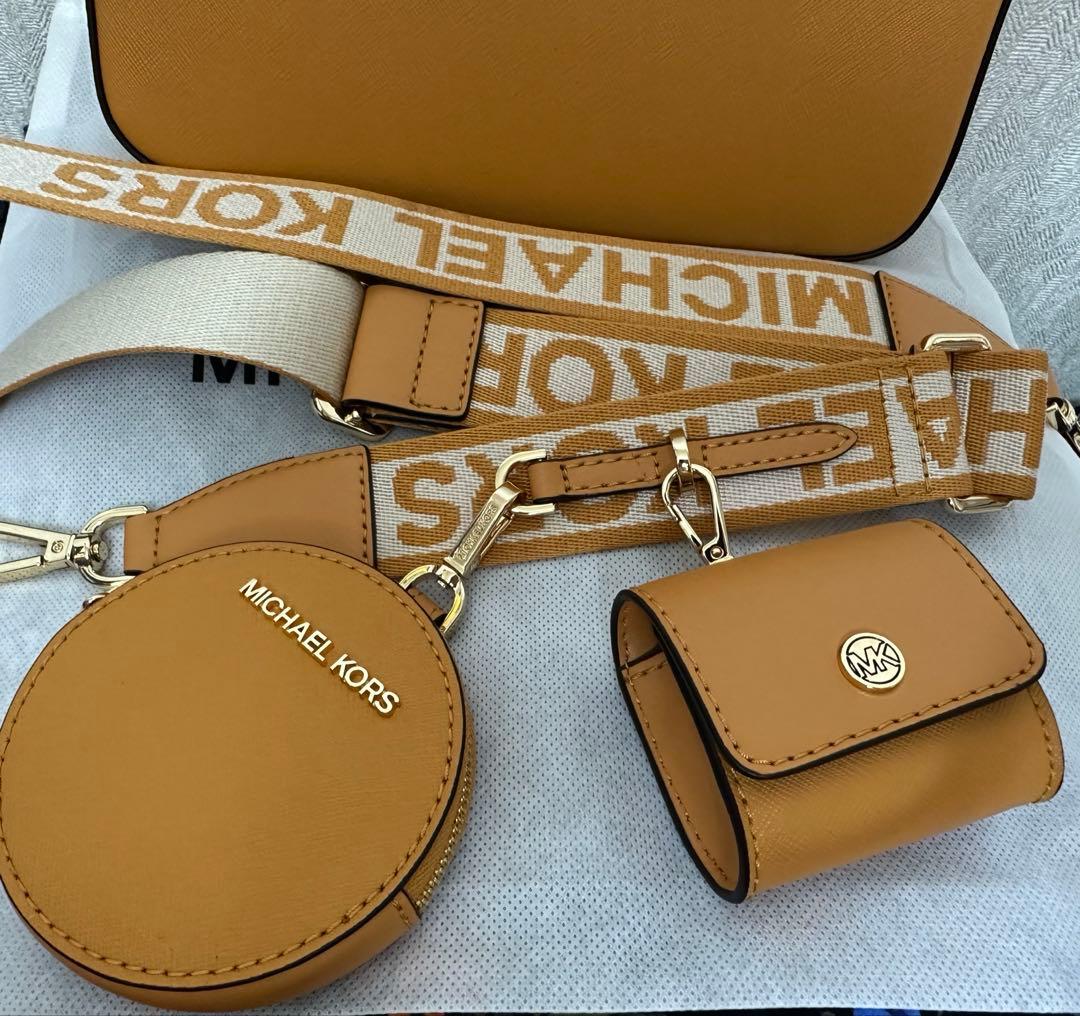 y*e様 新品未使用　マイケルコース　クロスボディ