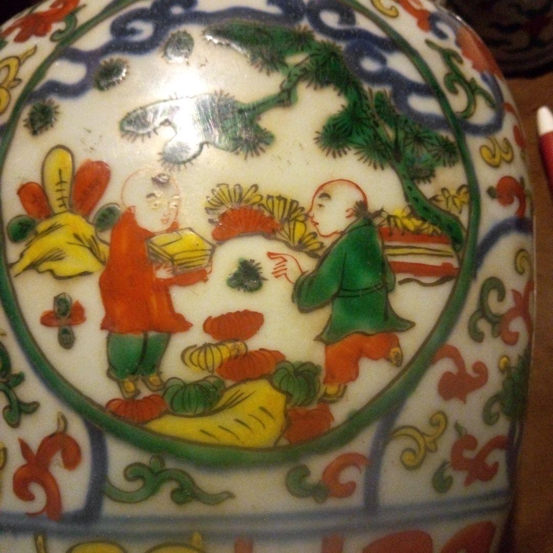 中国陶磁器　明萬歴赤絵　蓋付き壺