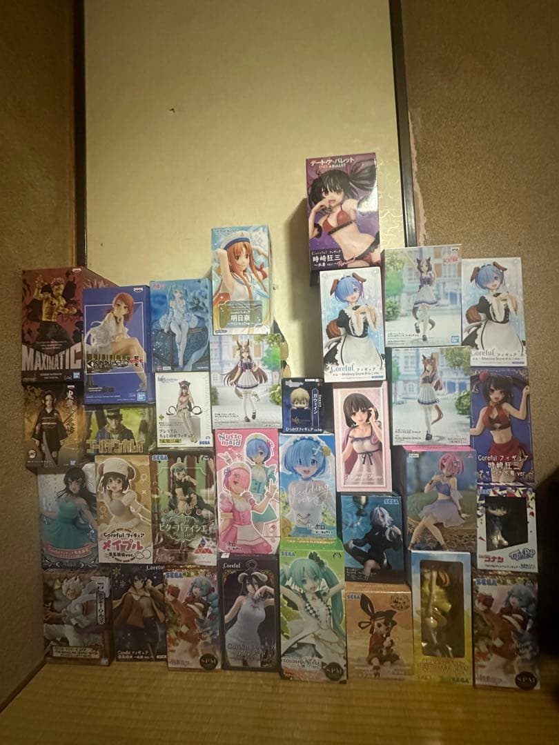 アニメキャラクターフィギュア　32個 まとめ売り ③