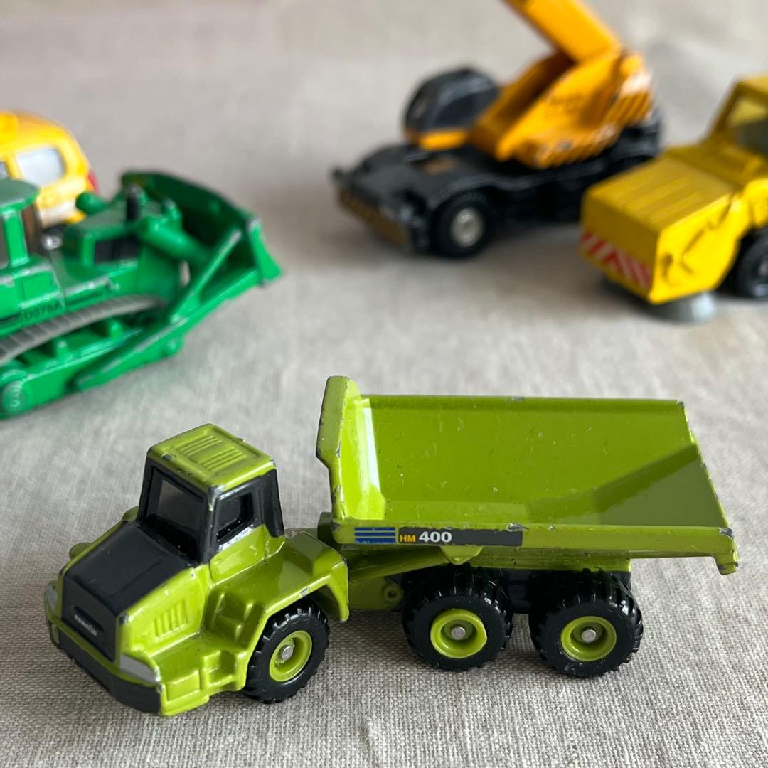 トミカ　働く車　6台セット　工事現場　道路整備　建設車両