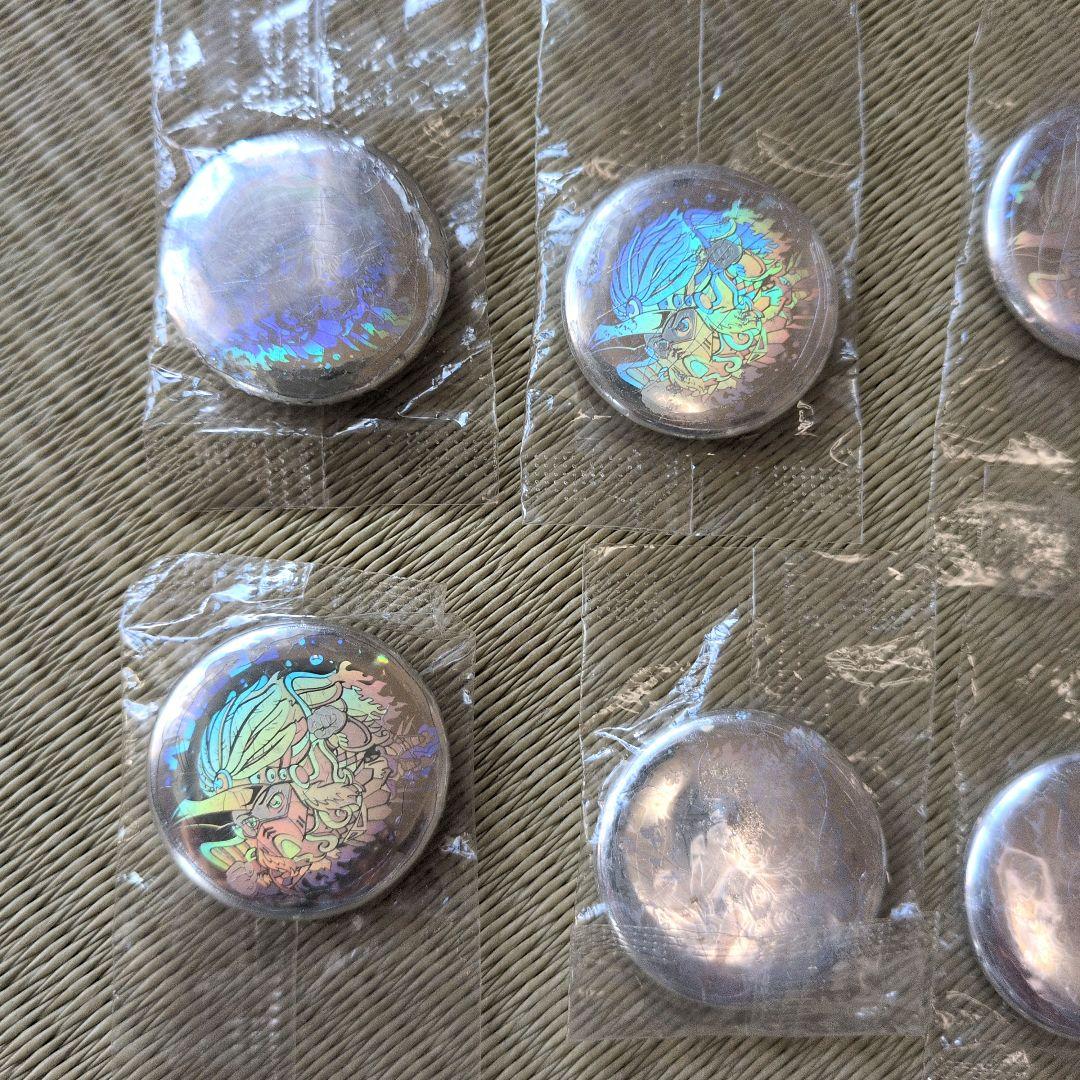 ブ*ー様 魔肖ネロ ホログラムピンバッジ & ヘッドロココ 6個セット