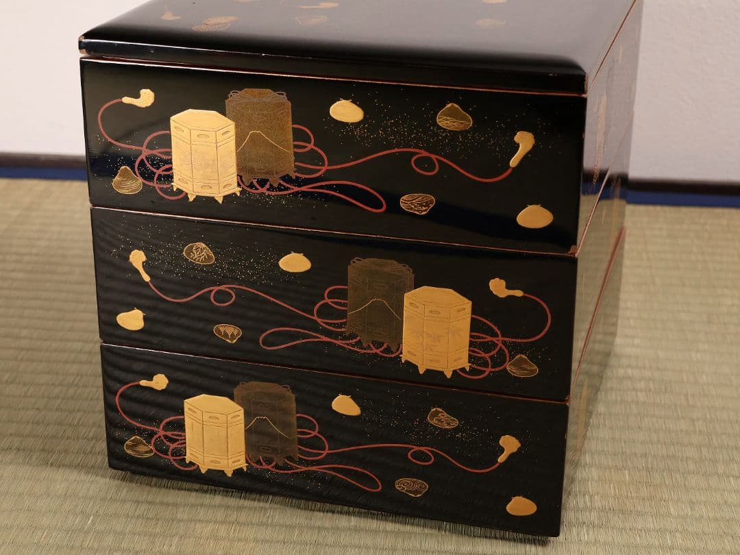 木製漆器 貝桶 金蒔絵 三段 重箱 黒塗 朱塗 梨地 雛 漆芸【MA745】